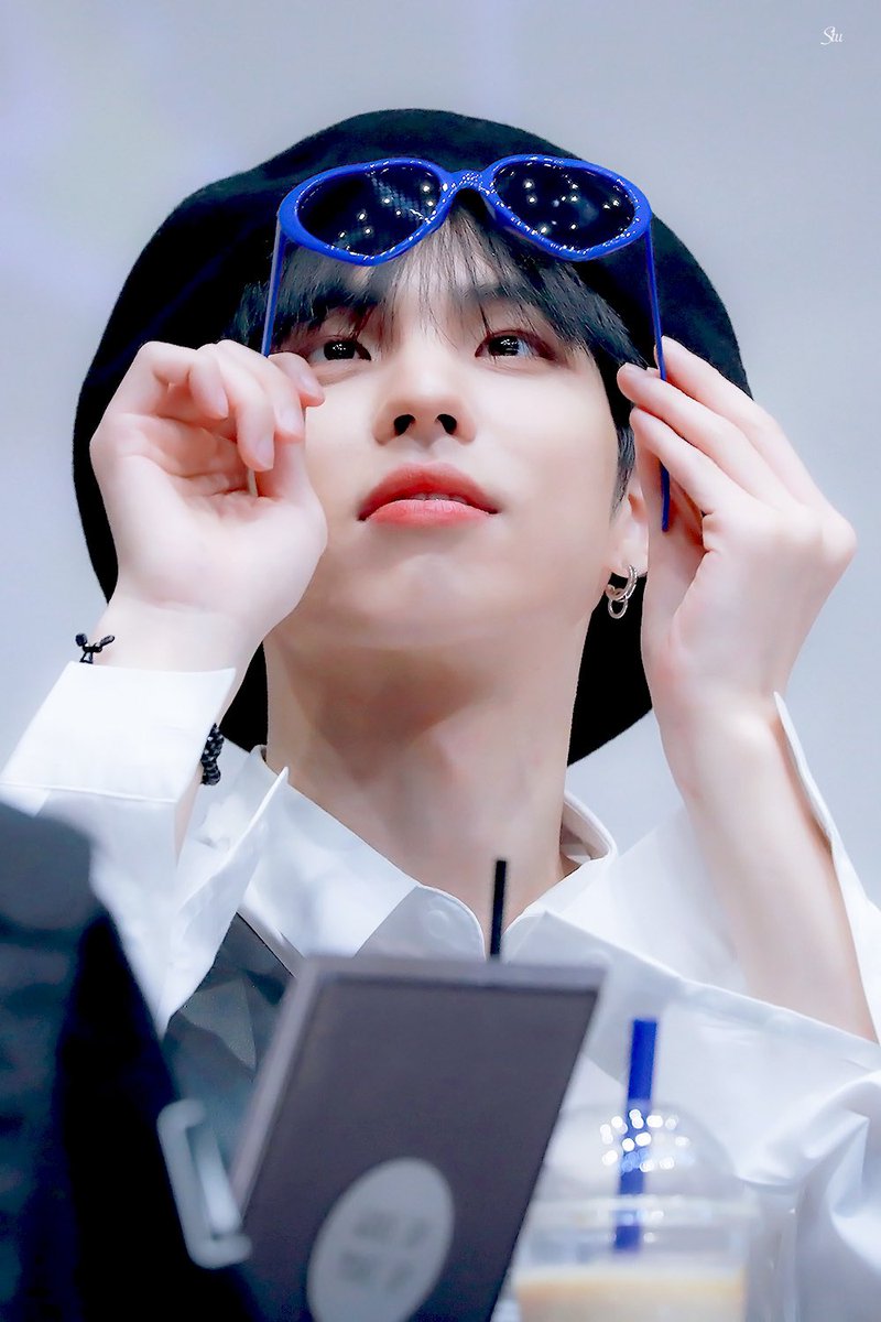 _980305's tweet photo. 220929 😍
#BX #이병곤 #병곤 #CIX #씨아이엑스 https://t.co/iVPkwuvOCL