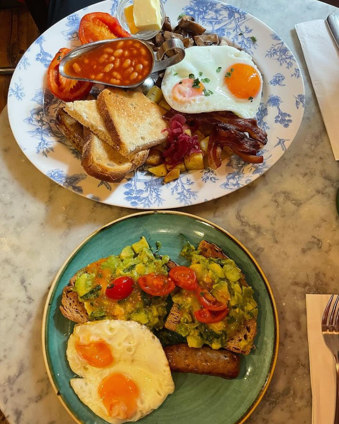 Sheila_uu's tweet photo. good evening guys
a few days off
I~revived~revived🤣
Come back with a great English dinner
happy me
(And then that bean still doesn't eat a bite hahaha) https://t.co/YBvp8WkG9y