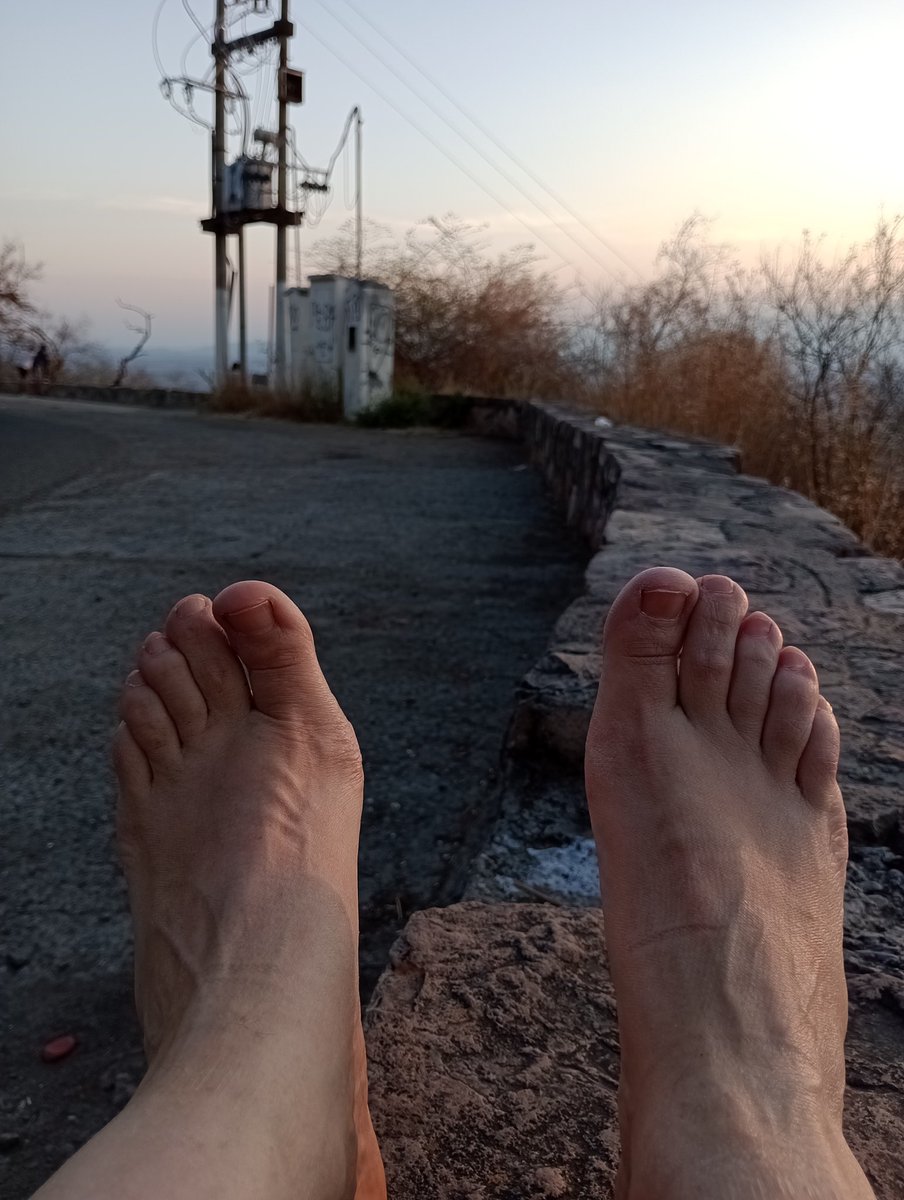 senoraequis's tweet photo. Hermoso atardecer 
Beautiful sunset
#feetfinder #feetpics #feetfethish #feetaddict #feetwoman #piesbellos #PiesLatinas #fetichepies #PiedsNus https://t.co/DBhR56ZPrP