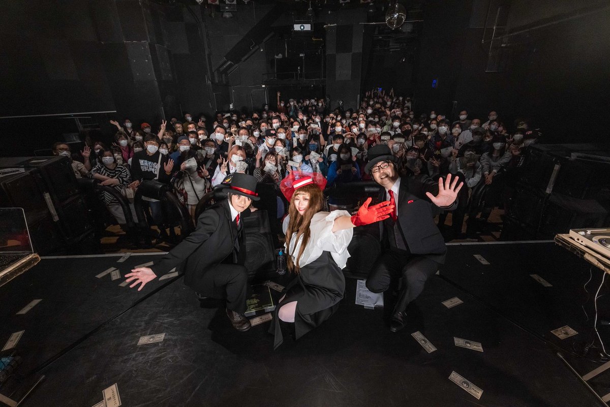 Yokemura's tweet photo. 今日はこの時間まで機能停止してましたw 昨日はライブにご声援ありがとうございました！来てくれた方も来れなかった方も！ありがとうございます！！20周年に向けてがんばります！！ #YMCK https://t.co/U770FVB1tz