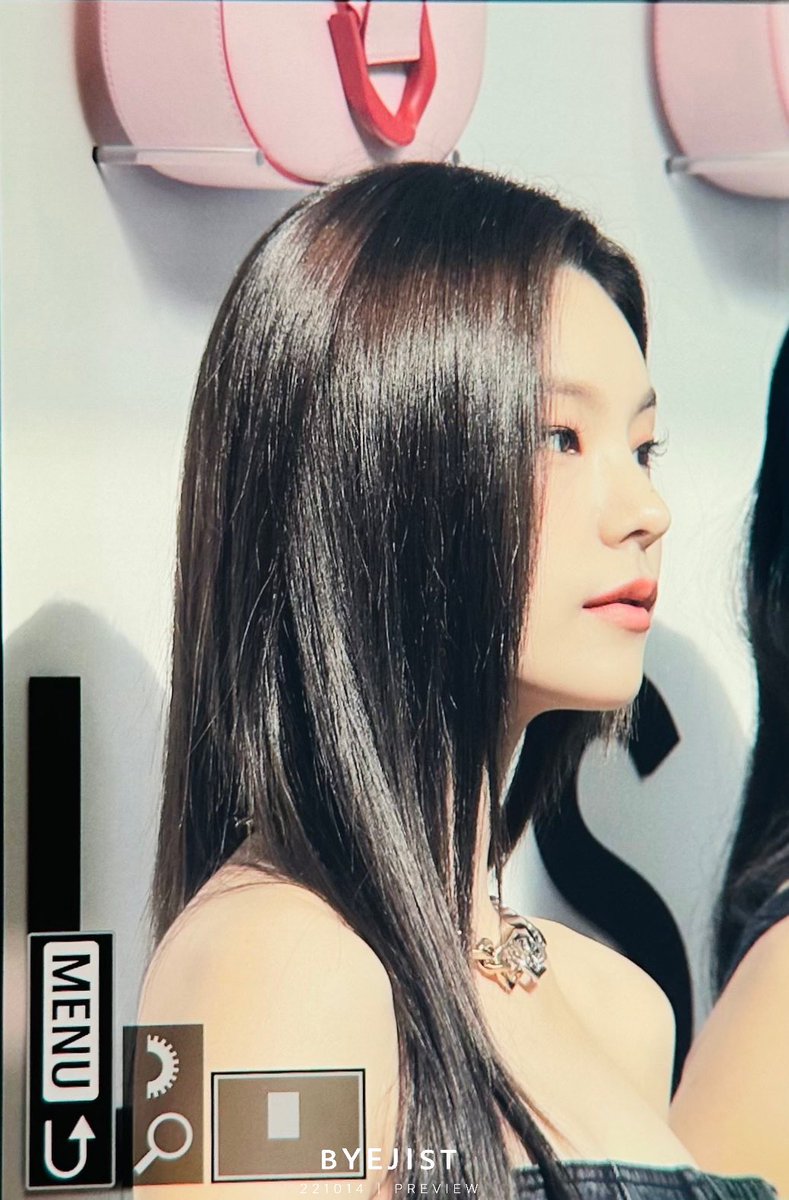 linggo0526's tweet photo. 황예지 필승각도...
코라인이 넘 예쁘게 떨어지는데
그 밑에 입술이 뵤. 하고 있음😢😢 https://t.co/GLk78Hdol8
