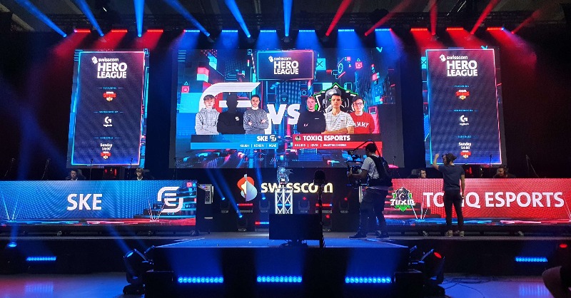 Swisscom_Gaming's tweet photo. 🏆 We’re LIVE on the @herofestch Main Stage with the #SwisscomHeroLeague #BS Grand Finals!

🔴on stream now🔴
@SKE_BS vs. @ToxiqEsports