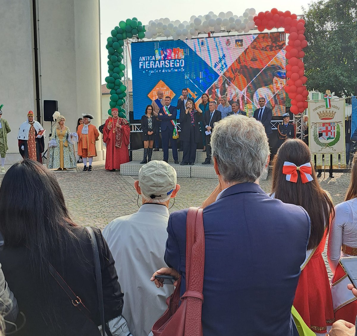 AntonioDePoli's tweet photo. Questa mattina si è tenuta la cerimonia di inaugurazione della 275a edizione della Fiera #Arsego Prodotti tipici dell’agricoltura, mostre del commercio e dell’artigianato, bestiame, macchine sono gli elementi tipici della tradizionale fiera.  
info: https://t.co/w5dFXuZLde https://t.co/oJwrGMaqQN