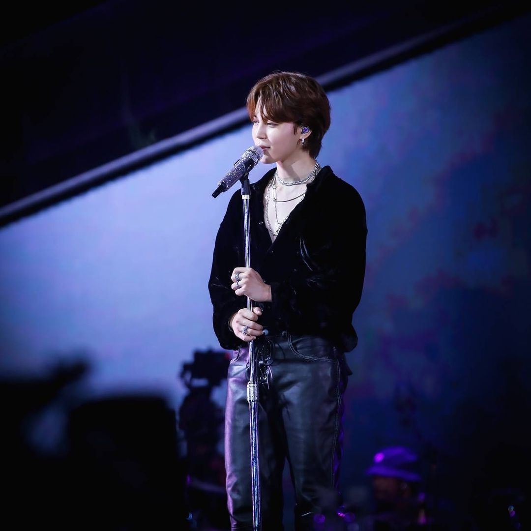 UGH_BR's tweet photo. [#INFO]: ARMYS, o pai do Jimin tem pedido para as pessoas não tirarem fotos e vídeos dele. 

Lembrem-se de que ele não é uma figura pública. Se você vir pessoas postando, peça que excluam em vez de compartilhar novamente. [+] https://t.co/C1sS3SbqsV