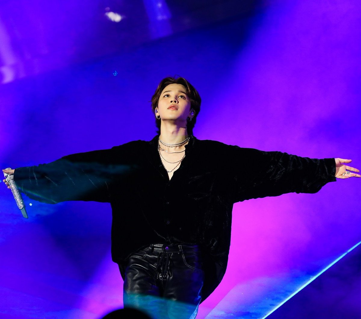 UGH_BR's tweet photo. [#INFO]: ARMYS, o pai do Jimin tem pedido para as pessoas não tirarem fotos e vídeos dele. 

Lembrem-se de que ele não é uma figura pública. Se você vir pessoas postando, peça que excluam em vez de compartilhar novamente. [+] https://t.co/C1sS3SbqsV