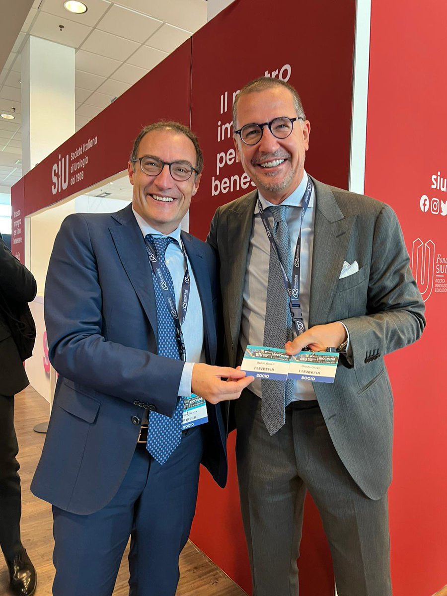 Immediate problem solving @SIU_Italia meeting by executive committee .. prof @FicarraVincenzo in person brought me a new correct badge! Grazie Mille Vincenzo #siu22