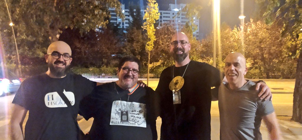 ultimosfeed's tweet photo. Ayer abordando con nocturnidad y cierta alevosía en #Jpod22Madrid a @RomaAeternaFM y @el_descampao con @jesustudela. Grandes!. Y con regalito en audio para Martuki!! @NenahDameri https://t.co/rTTWMCAWuy