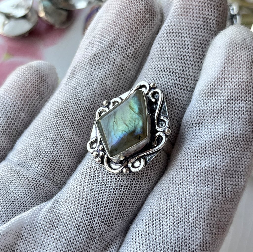 mzgemsandcrafts's tweet photo. Labradorite Ring Sterling Silver Plated Woman's Jewellery.
https://t.co/2T058x4M51 #mzgemsandcrafts #Etsy #Fashion #Silverjewelry https://t.co/3tVweY8UnA