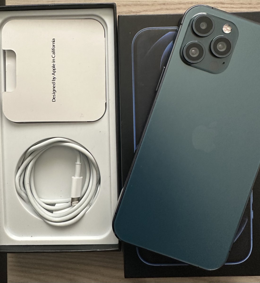 ProfessorRugby's tweet photo. Now that I’m over the shame &amp; embarrassment. 2 months back I bought a fake iPhone because I overlooked the red flags and didn’t trust my instinct 😭🙆🏾‍♂️. A tamagotchi or a USB stick has more processing power than this thing 😂. Watch out for scammers ⚠️ https://t.co/5Ftkd5KHeA