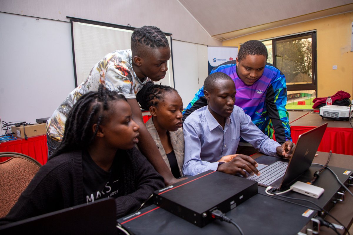 HuaweiKenya's tweet photo. Away from online study, Students interact with equipment hence getting hands on experience on managing network security, @CA_Kenya https://t.co/6qEtRoIx6C