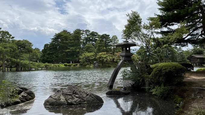 【蓮ノ空女学院 考察(1)】聖地の兼六園には「蓮池門」という入口があり、学校名の由来の由来として用いられている可能性がある (作中の由来は学校前の蓮池)#lovelive#蓮ノ空 