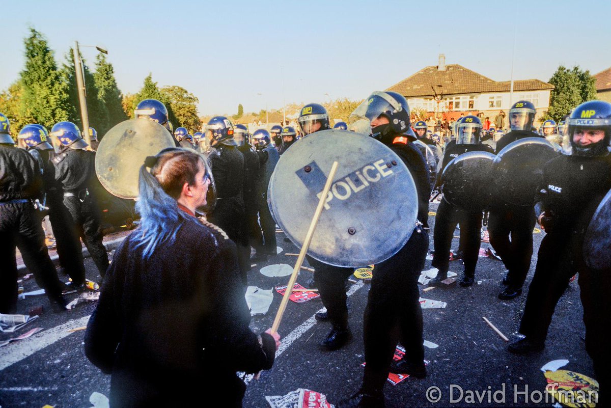Today is the anniversary of the Met Police blocking, trapping and beating the anti-racist march on 16 October 1993 calling for the BNP ‘bookshop’ in Welling to be closed.
hoffmanphotos.com