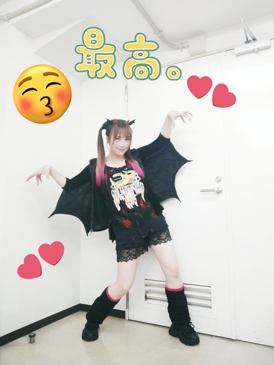 YuiSakakibara's tweet photo. バースデー&amp;ハロウィンライブ🎂😈🐯🍌✨
今年のバナナ中心のおふざけライブ楽しんでもらえてたら嬉しいですw❗😂皆さん本当にありがとうございました😆
『Happy★LOVE×Live2022���
配信アーカイブは一週間です✨
是非❗😊
昼公演 
https://t.co/xPgp9TQN8M
夜公演 https://t.co/E4ZpgNGy3O
#HappyLL2022 https://t.co/y1ZVe2WYvO