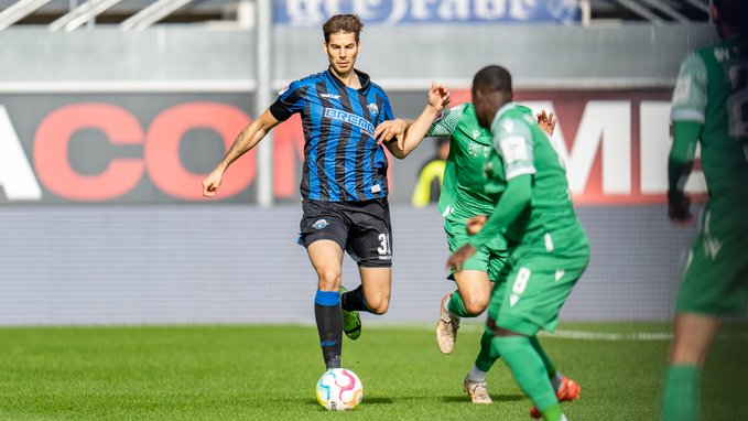 SCPaderbornTR's tweet photo. İlk yarıyı önde tamamlıyoruz.

SC Paderborn 1-0 Sandhausen

#SCPSVS #SCP07 https://t.co/KcmVlYgARP