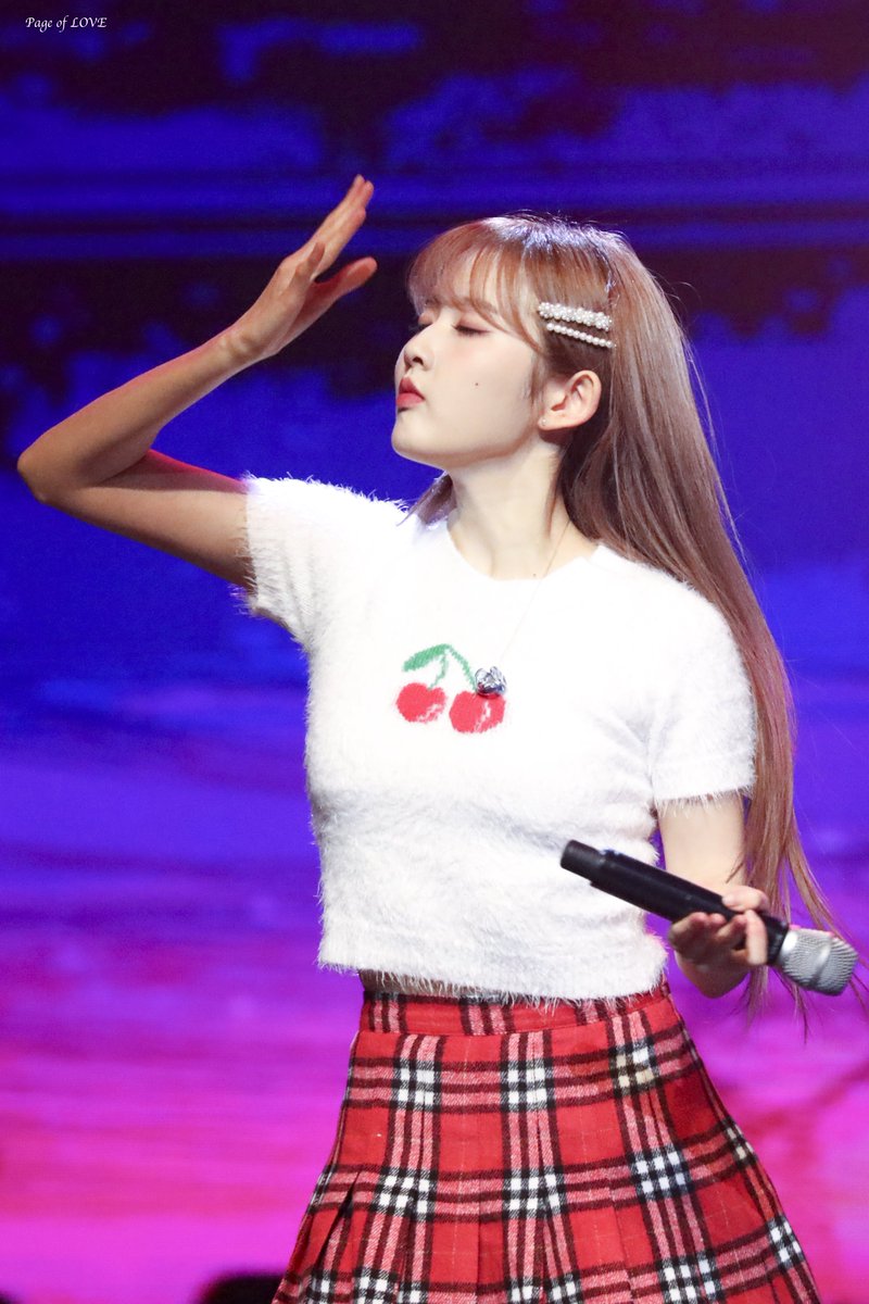 PageofLOVE81's tweet photo. 221015 인천시민의날 축하공연
#스테이씨 #STAYC #시은 #SIEUN https://t.co/a1miZKmklR