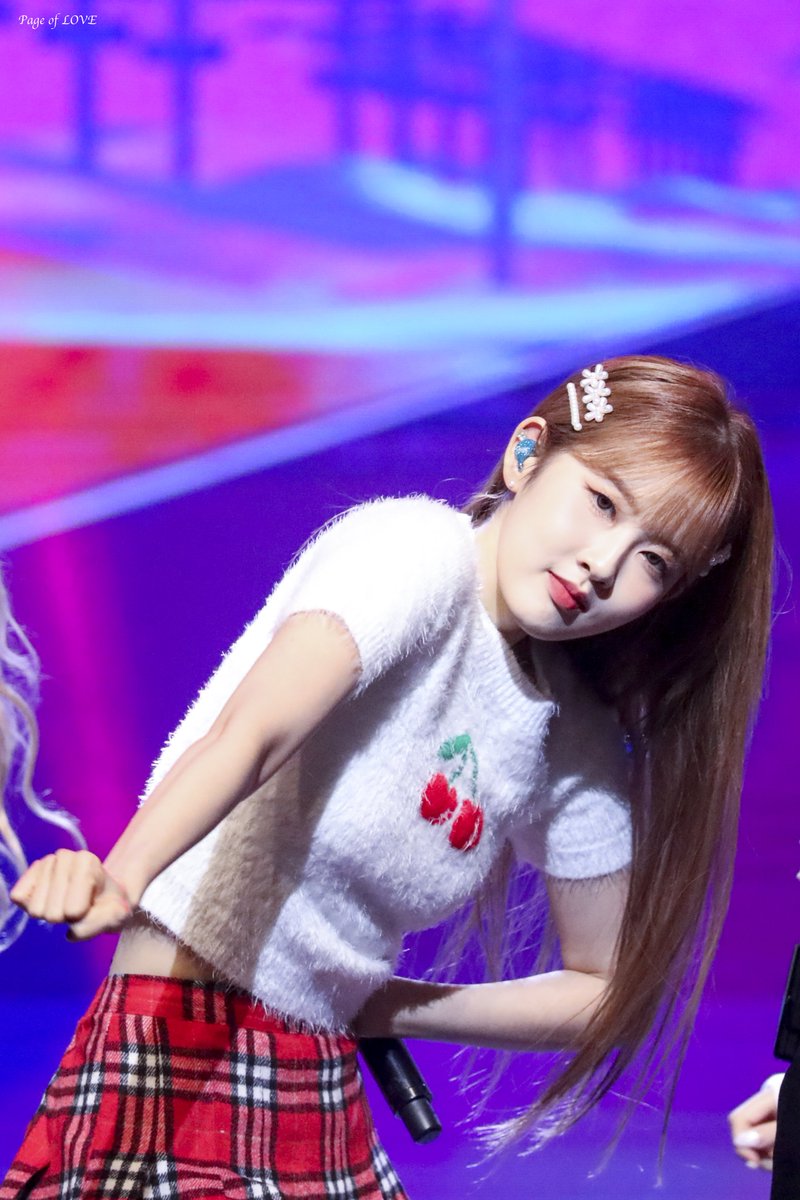 PageofLOVE81's tweet photo. 221015 인천시민의날 축하공연
#스테이씨 #STAYC #시은 #SIEUN https://t.co/a1miZKmklR
