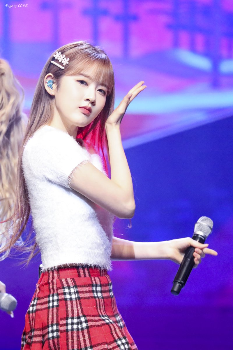 PageofLOVE81's tweet photo. 221015 인천시민의날 축하공연
#스테이씨 #STAYC #시은 #SIEUN https://t.co/a1miZKmklR
