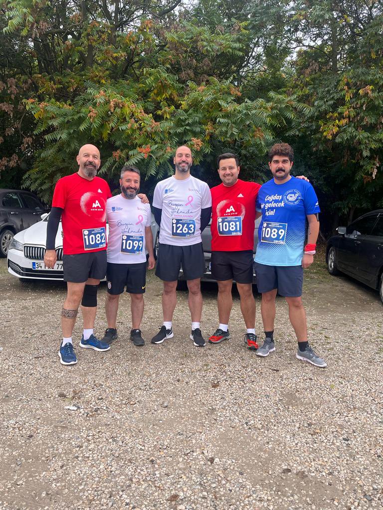 yunuscancakir's tweet photo. Başkent Koşusunda “Meme Kanseri Farkındalık Ayı” için koştuk.Sıradaki hedef İstanbul Maratonu.Durmadan iyilik peşinde koşmaya son hız devam 🎯 @umutocak06 #iyilikpeşindekoş #JBONs https://t.co/KgWozlqhDg