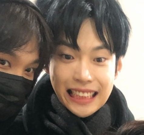 dont you just love it when haechan peeks 🥺