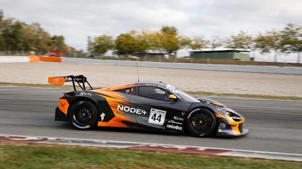 🏁 #GTOpen Race 2 ends with Andrew and Fran in an excellent P6 in Pro-Am. A strong end to the weekend. 👍

📸 <a href="/RacingCamera/">RacingCamera</a>