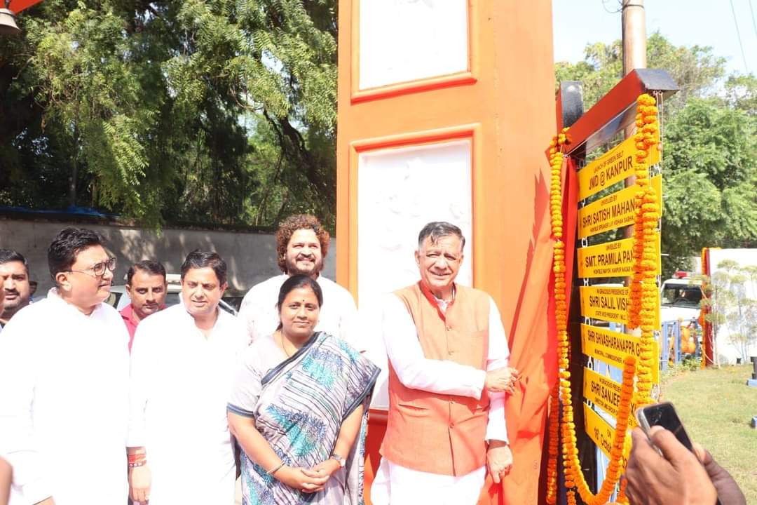 ManishMm132919's tweet photo. उत्तरप्रदेश विधानसभा अध्यक्ष #श्री_सतीश_महाना_जी ने आज #JMD_News_Channel एवं #den_network के द्वारा #बाबा_आनंदेश्वर_धाम ���ी ओर जाने वाले मार्ग के #टेफ्को_तिराहे के #सौंदर्यीकरण का #लोकार्पण कर अपनी शुभकामनाएं प्रेषित की। https://t.co/FhLtvTJu2B