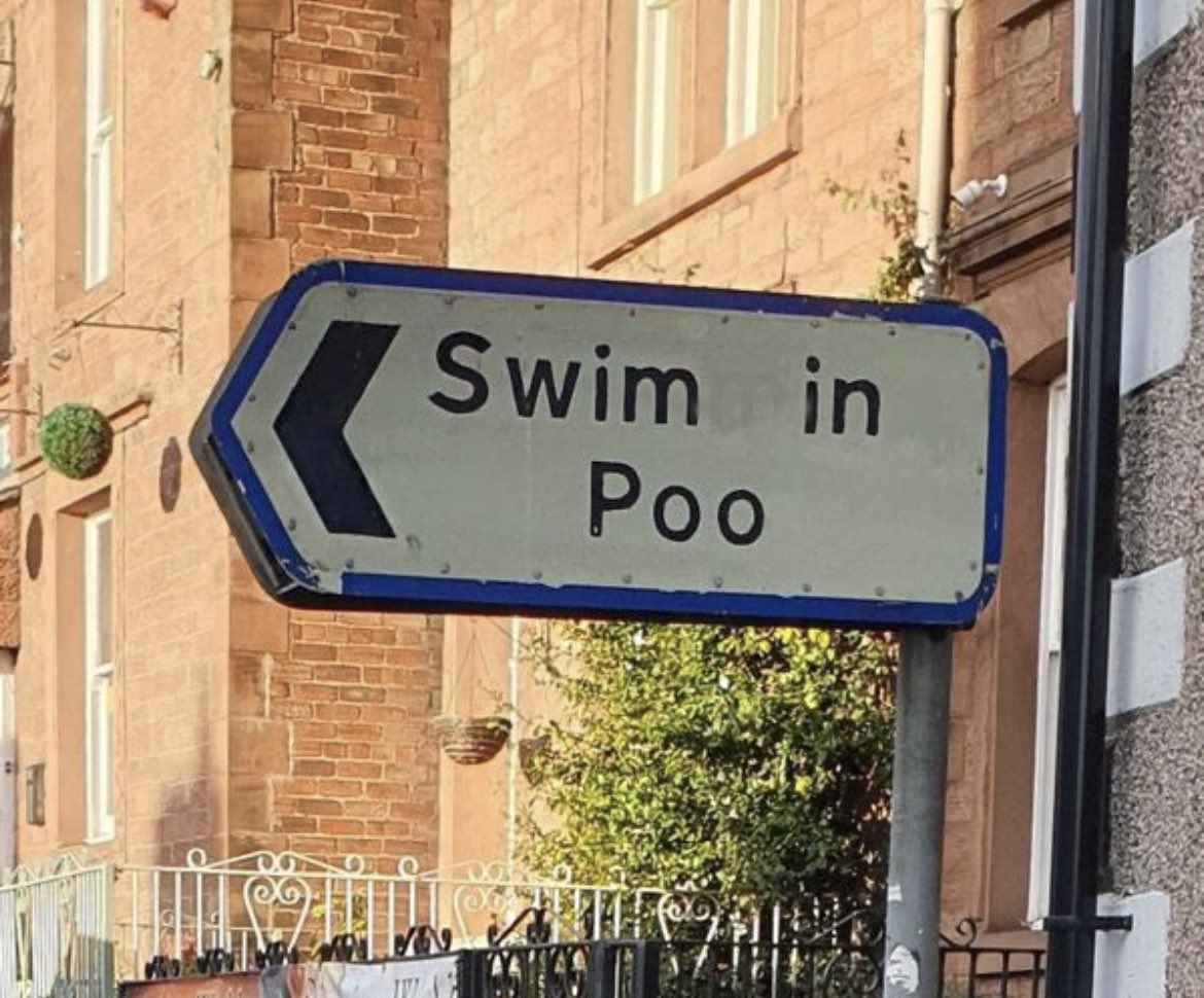 Eshprojet1's tweet photo. Post Brexit road signs in coastal towns around the country https://t.co/tHTNC3YGcx