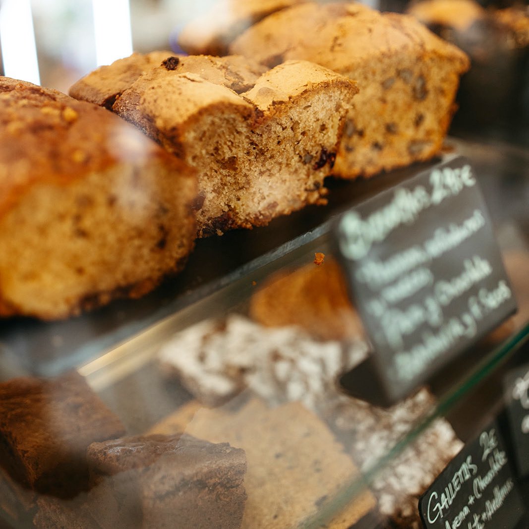 El domingo tómatelo con calma y disfruta del mejor #cafedeespecialidad junto con un trozo de nuestros bizcochos caseros, brownie o scone 😋
#CamdenCoffeeRoasters #solobuencafe
#cafe #madrid #condeduque #merienda #domingo #instamadrid #elmundo #emprendedores #condeduque