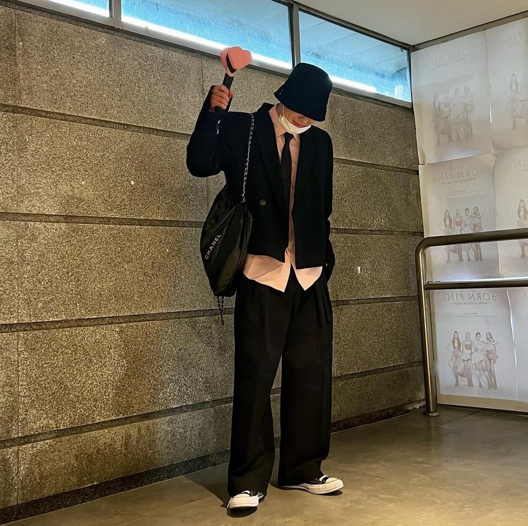 kimsoa1412's tweet photo. 🐥💙แฟนบอยคนนี้คุณเค้าน่ารักจังอ่ะ🖤💖  #WinPink
 #WINNER #BLACKPINK
#BORNPINKinSeoul_Day2
#BLACKPINKWorldTour2022 https://t.co/TJBnJBLvEF