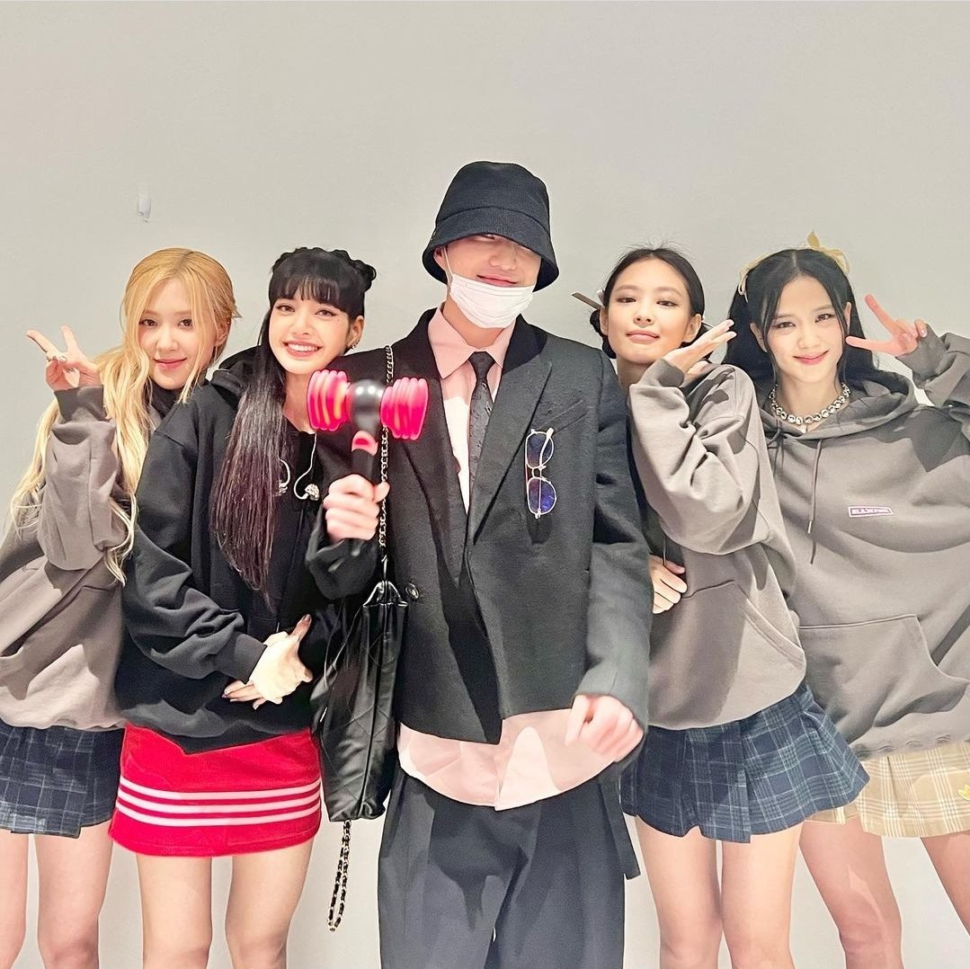 kimsoa1412's tweet photo. 🐥💙แฟนบอยคนนี้คุณเค้าน่ารักจังอ่ะ🖤💖  #WinPink
 #WINNER #BLACKPINK
#BORNPINKinSeoul_Day2
#BLACKPINKWorldTour2022 https://t.co/TJBnJBLvEF