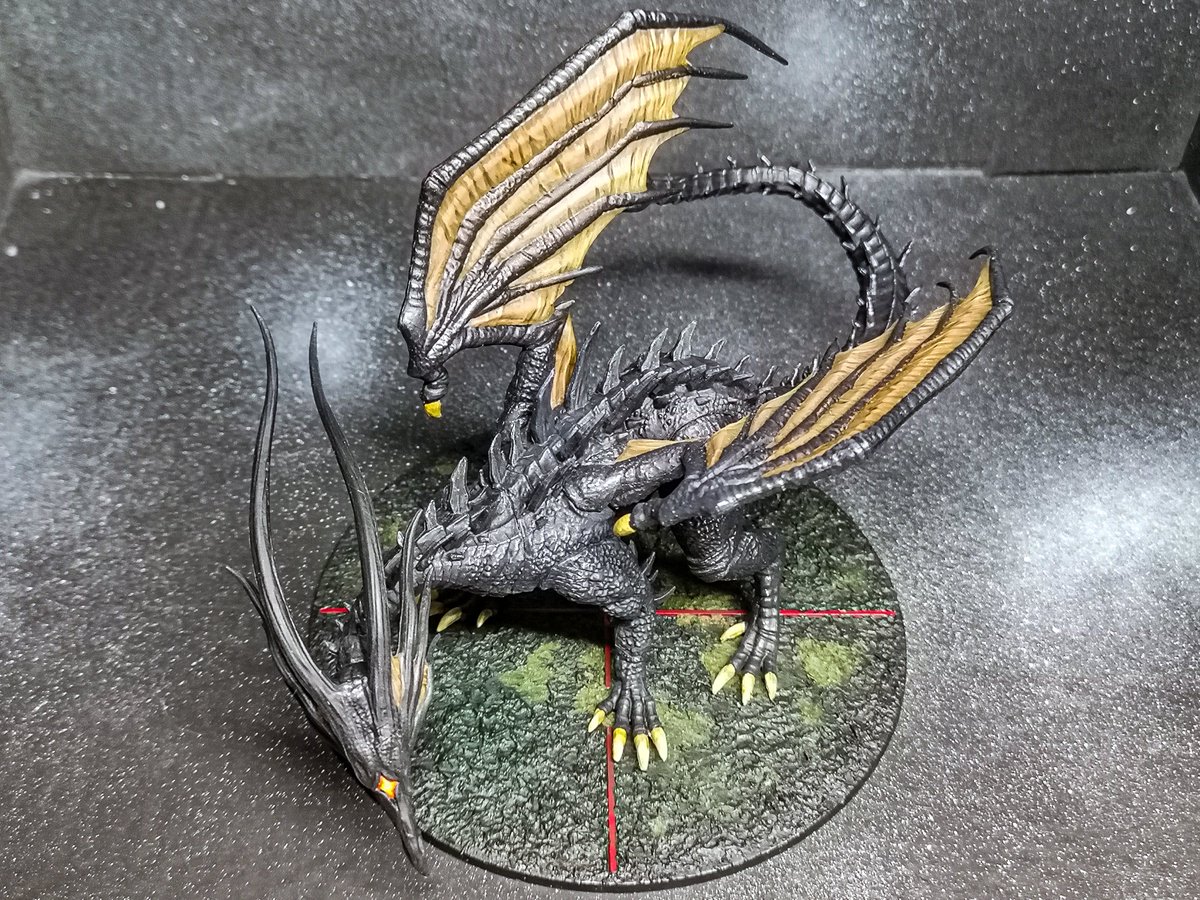 Painted up Black Dragon Kalameet from the Dark Souls boardgame for my friend's 40th birthday.

#paintingboardgames #minipainting #miniaturepainting #darksouls #darksoulsboardgame #preparetodie
