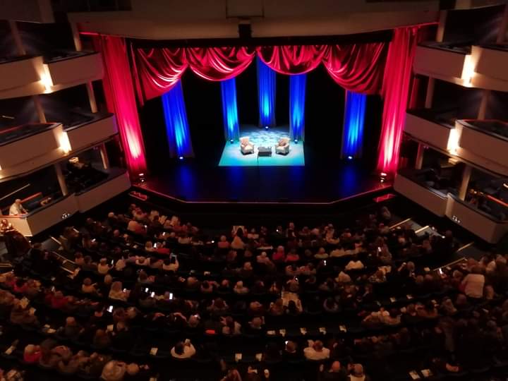 What a privilege to sing for 700 folk last night in <a href="/EdenCourt/">Eden Court Highlands</a> as <a href="/Writer_DG/">Diana Gabaldon</a> was in great form in conversation with <a href="/sarah_fraseruk/">Sarah Fraser</a> All thanks to <a href="/InverOutlanders/">Inverness Outlanders TM</a> for organising the event - and to a fantastic audience - photo <a href="/EdenCourt/">Eden Court Highlands</a> #Outlander