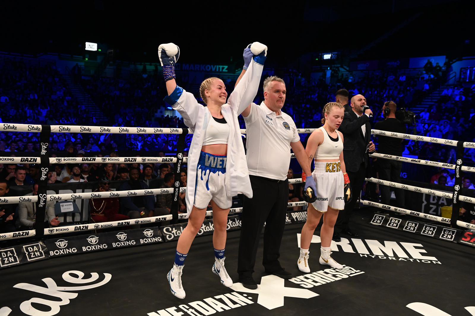 Astrid Wett on Twitter: On top of the world 💙 t.co1K7pQkqiK1 