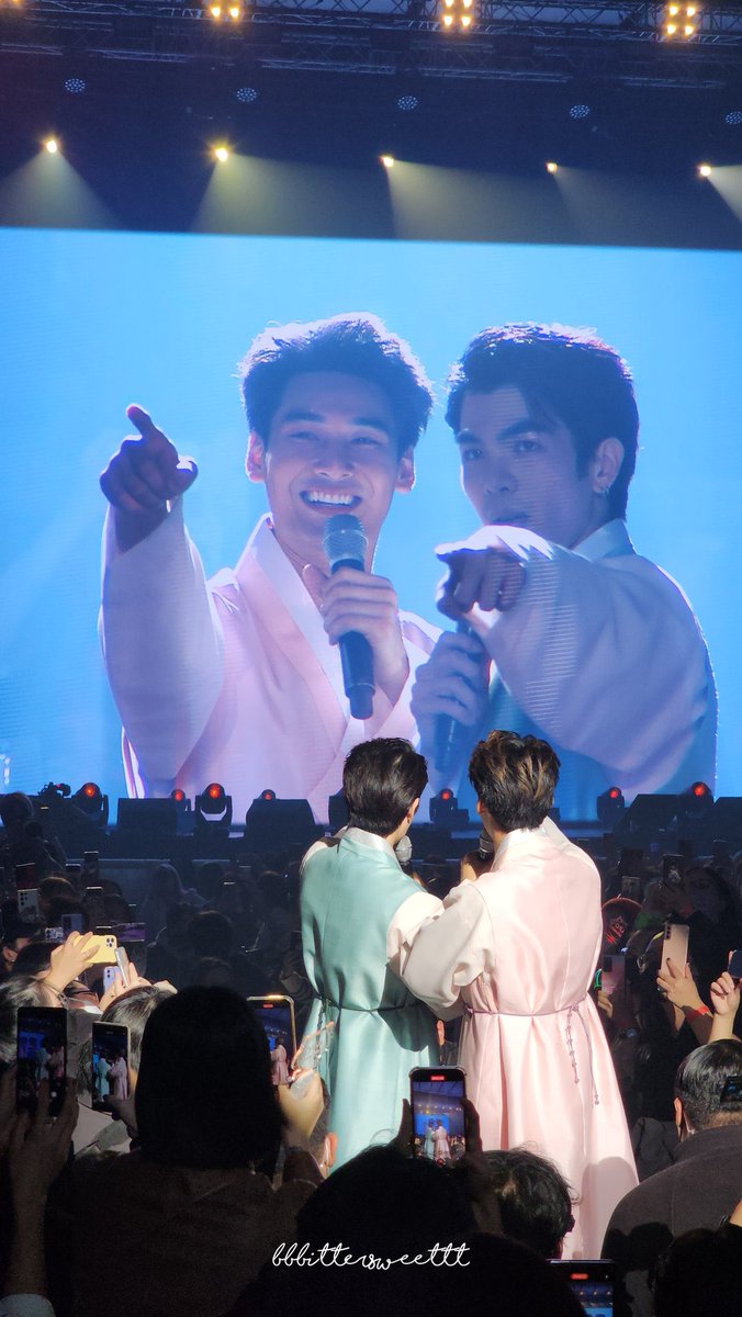 beebee0803's tweet photo. ชอบสองรูปนี้มากๆน่ารัก 😻😻 #MileApoxKPWTSeoul https://t.co/5gmKIhVP7i