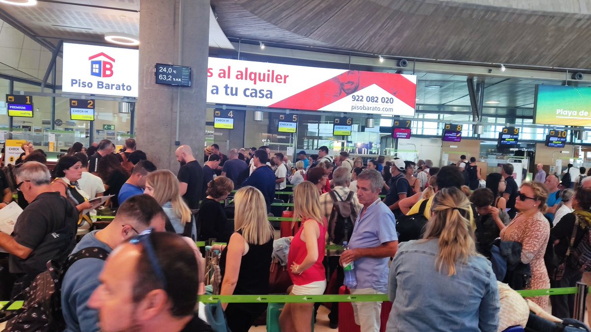 ida <a href="/Ryanair_ES/">Ryanair España</a> perfecta, vuelta <a href="/vueling/">Vueling Airlines</a> drama. ryanair tiene la mala fama pero en mi caso cada vez q uso vueling sale todo mal