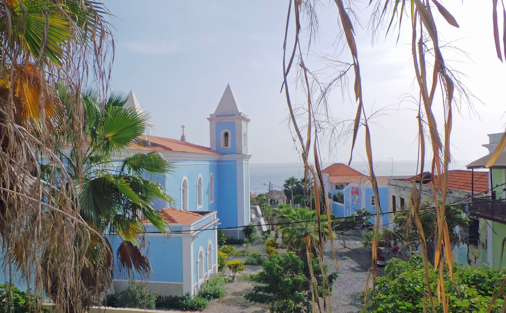 CapeVerdeExp's tweet photo. Fogo is best known for its steaming volcano, but the island's capital, São Felipe, will lure you with its colonial charm. 👀 https://t.co/iwpe0X9IEW https://t.co/Idh1SZMyGK
