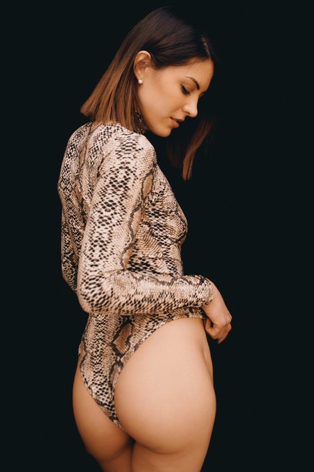 Acabo de subir una sesi&oacute;n de fotos de lo m&aacute;s rica, que tuve el otro d&iacute;a  https://t.co/I8r6gKKKth  https://t