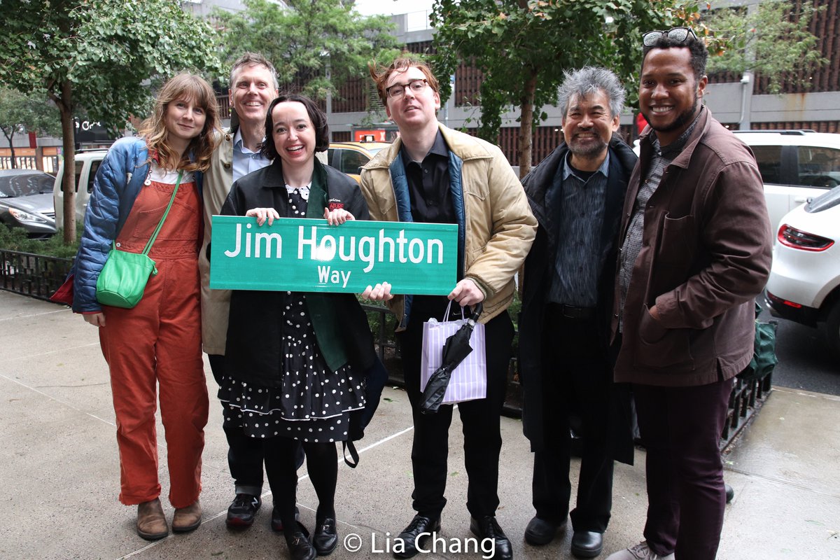 liachang's tweet photo. Tune in tonight at 6:30pm #BackstagePasswithLiaChang - @signatureinnyc Celebrates Jim Houghton Way Street Sign Unveiling at 6:30pm on @verizonfios 34, RCN 83, Spectrum 56/1996 https://t.co/2YYBxSfvr9 @EdwardNorton @DavidHenryHwang #anniebaker #willeno @brandenjacobsjenkins https://t.co/MWfEEN2VxZ