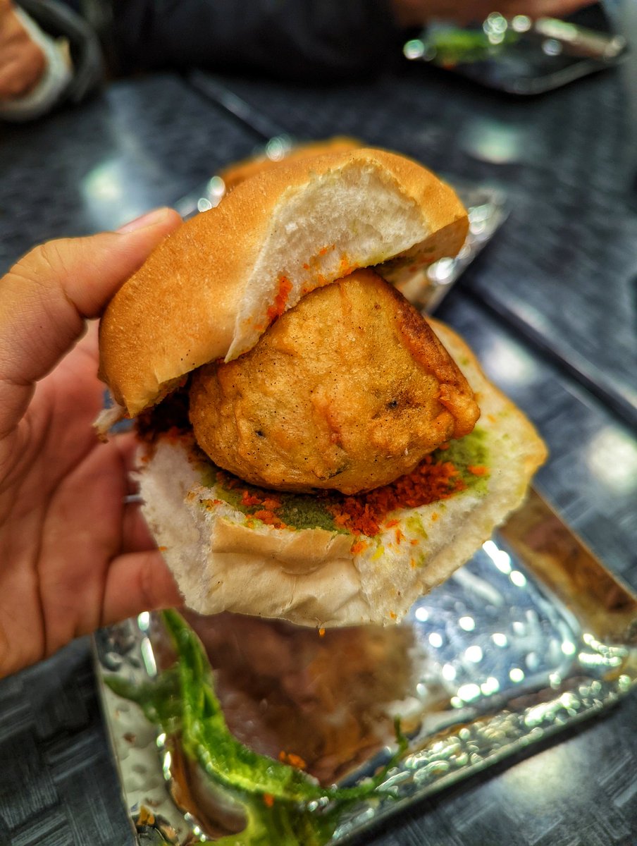 Leyla Kazim tweet media