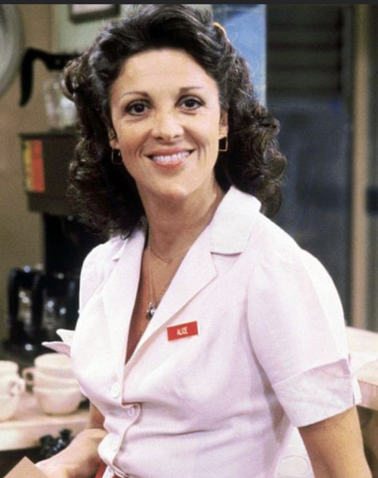 Happy 85th birthday to Linda Lavin! 