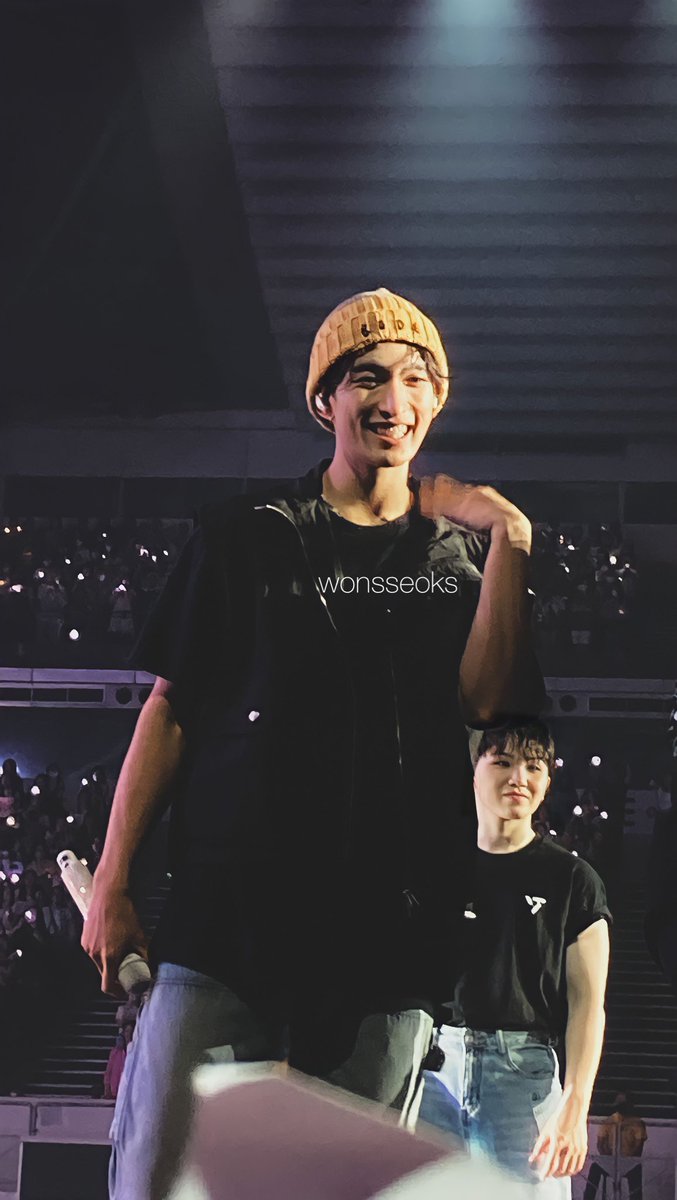 wonsseoks's tweet photo. I just realized I saw seokmin on a thursday 😭😭😭😭😭 huhuhu best #arthursday of my life 😭😭😭😭😭💖💖💖💖💖💖 ilyyyyy https://t.co/rGT9psYJt5