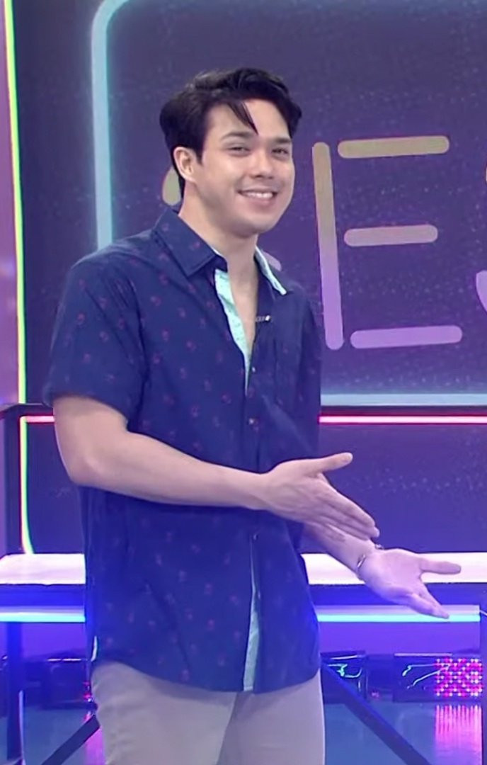elmotizens's tweet photo. #ElmoMagalona https://t.co/LfOuYHNue9