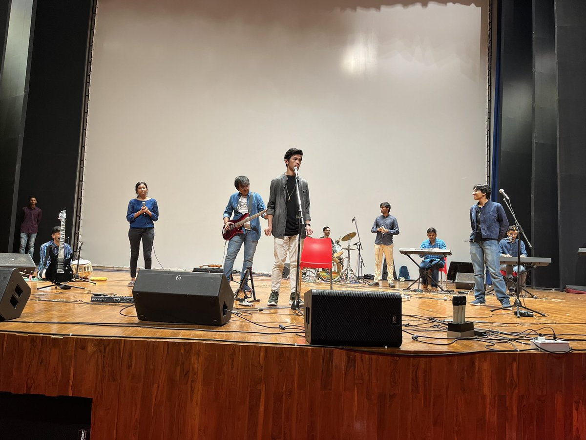 IIT Indore On Twitter IIT Vs IIM Is Back What A Soulful Performance 