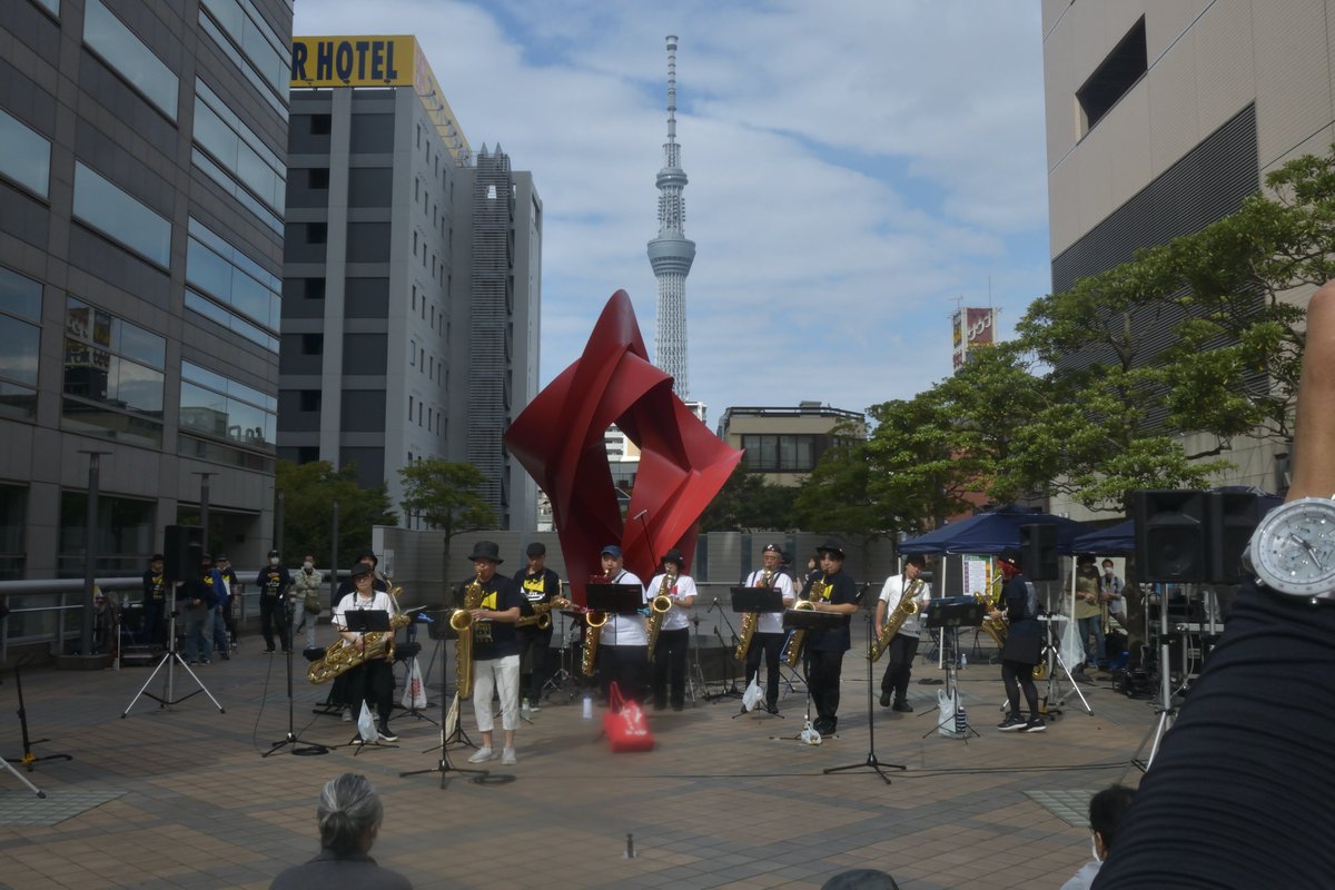 230_km's tweet photo. 本日も #すみジャズ へ。昨日に引き続き #Bsch #バリトンサックス中 観てきました。東京中低域は故チャーリー・��レットをして「バリトンサックス10人で音楽を作ろうなんて考えるのは東京のヤツだけだ」と言われたそうですがここにもいた。東京ならば普通の発想なのかw
アコちゃん二日間お疲れ様でした https://t.co/RPvU7djwmV