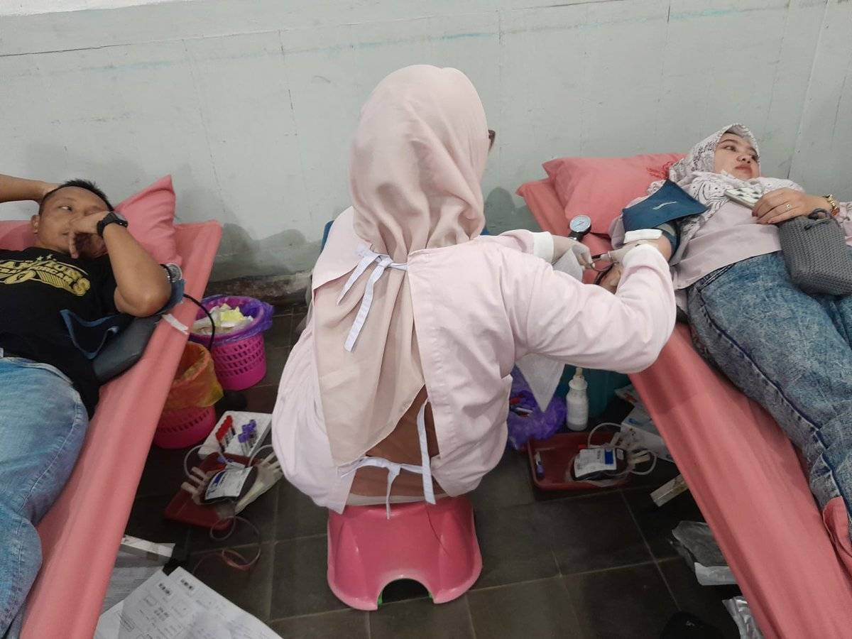 Blood4LifeID's tweet photo. By @PMIBanjarnegara: Donor darah sukarela di Santo Lukas Karangkobar (16/10) #Info #DonDar #Banjarnegara #YukDonorDarah #YukDonorBareng https://t.co/sClUBY07UM
