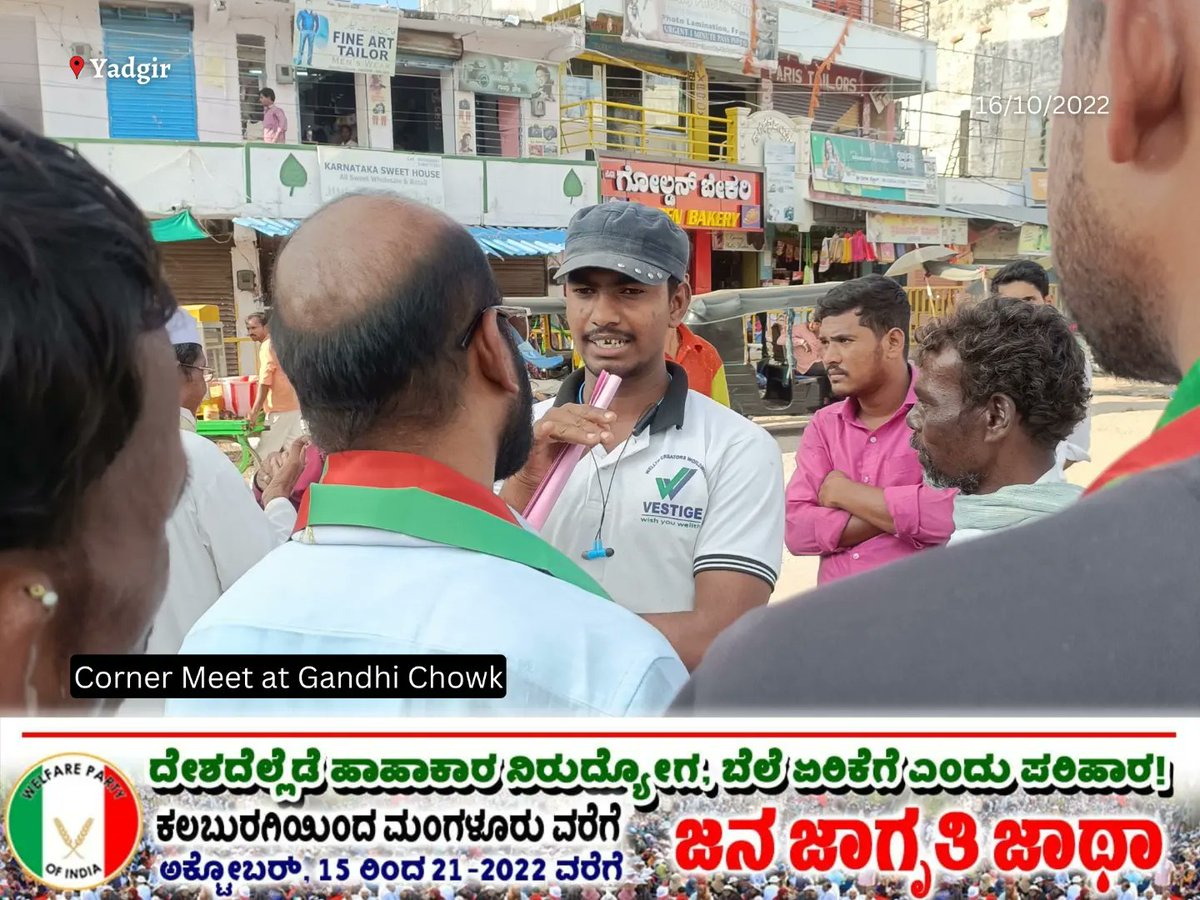 welfarepartyka's tweet photo. Carvan at Yadgir #RoziRotiKaSawaal #inflation #unemployment #yadgir #welfareparty #karnataka #nationalcampaign #cornermeet #public #gandhichowk #valuebasedpolitics https://t.co/t2JOmpWxcp