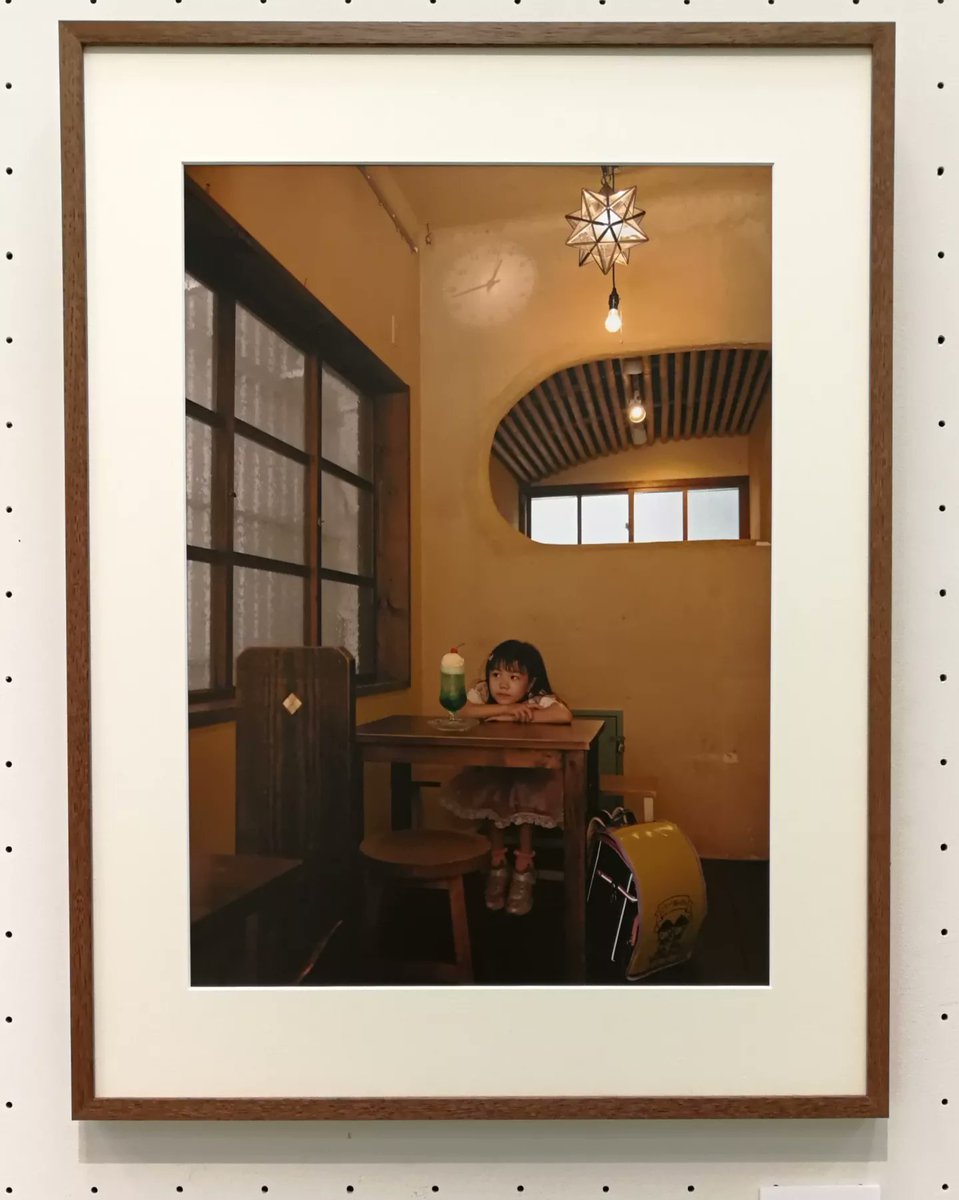 mia_sterisk's tweet photo. 8月の写真展で密かに行われていた
投票の結果が9月の下旬に分かり
ありがたい事に
会場に来て下さった方による
『オーディエンス賞(銀賞)』と
シェアカメ株式会社様より
選定してくださった
『シェアカメ賞』を
頂く事が出来ました✨😭✨
#本当に本当にありがとうございました https://t.co/fEC6GOhHaJ