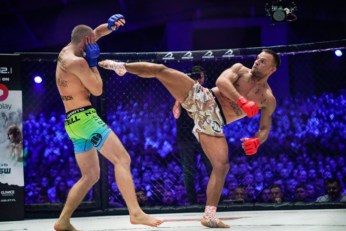 KSW_MMA's tweet photo. 🇵🇱 Stasiak ⚔️ Ruchala 🇵🇱
When the old school clashes with the new school and delivers a great fight!! #KSW75 https://t.co/F0u8Msm1nL