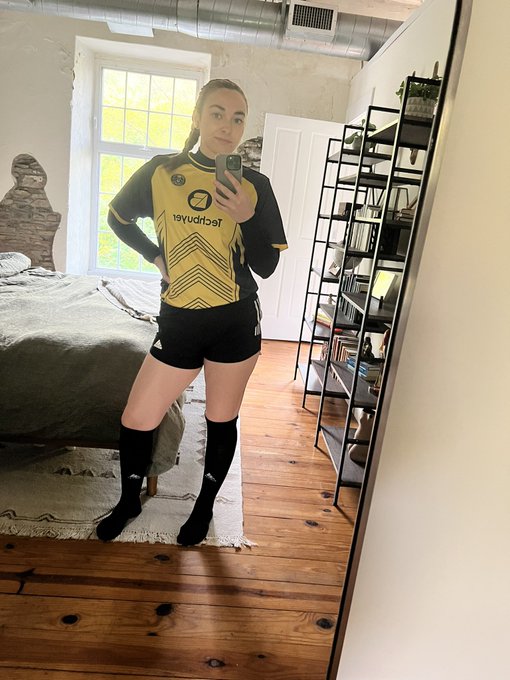 About to go play soccer on a Philly field that was only available to us because our team&rsquo;s captain works<a href="/tag/onlyfans"class="tags"><span>#onlyfans</span></a><a href="/tag/cancelallstudentdebtnow"class="tags"><span>#cancelallstudentdebtnow</span></a>