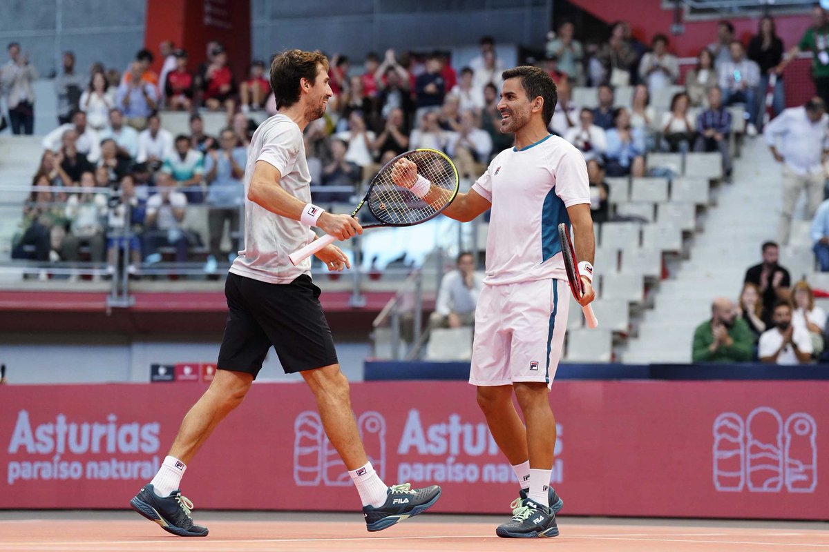 Not_Esportivas's tweet photo. Parabéns aos duplistas campeões, os argentinos @andymolto e o seu compatriota Máximo Gonzalez que conquistaram o @atptour 250 de @GijonOpen na Espanha, conquistando o primeiro título no ano e na carreira juntos
#ATP #ATP250 #GijonOpen #ThisIsTennis #AndresMolteni #MaximoGonzalez https://t.co/NSAqzmcvQk