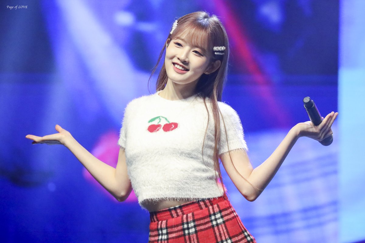 PageofLOVE81's tweet photo. 221015 인천시민의날 축하공연
#스테이씨 #STAYC #시은 #SIEUN https://t.co/V5wSel0xfj
